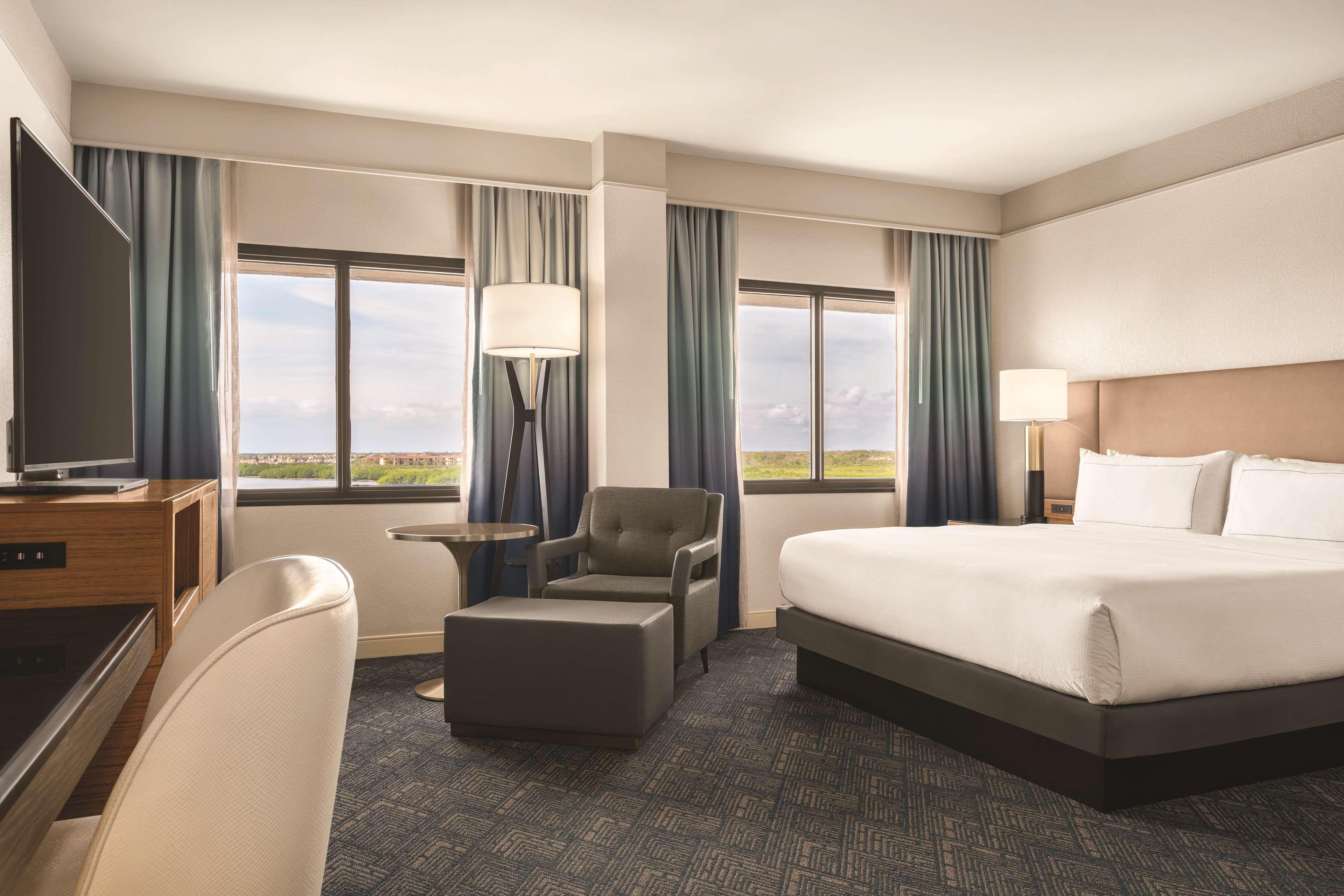 فندق Doubletree By Hilton Tampa Rocky Point Waterfront المظهر الخارجي الصورة